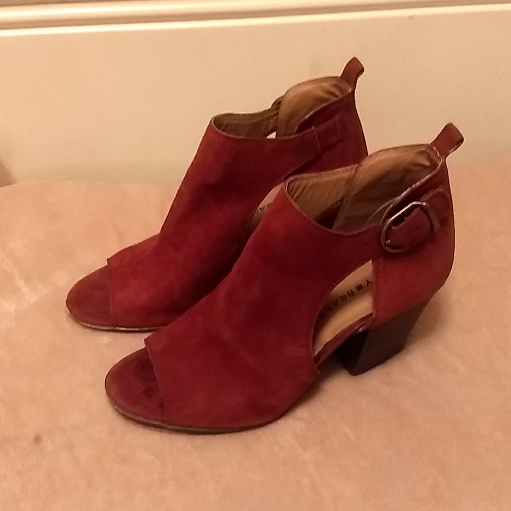 Lucky Brand "Oona" size 7.5 Burgundy suede.